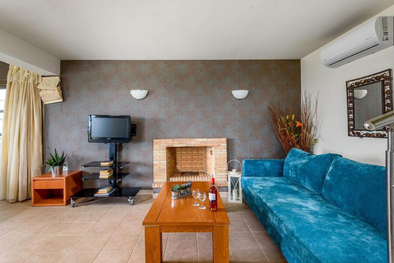Aegean Blue Villa'S กาลาธอส ภายนอก รูปภาพ