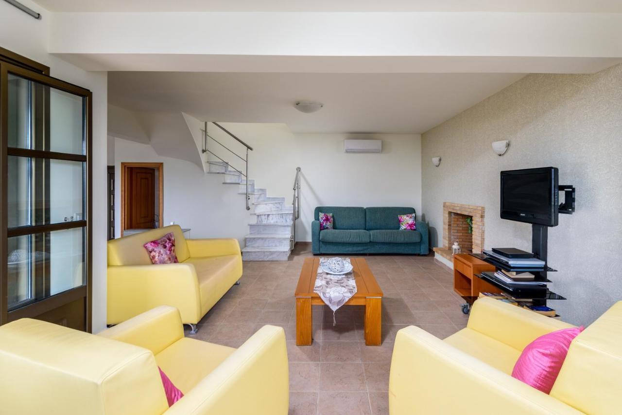 Aegean Blue Villa'S กาลาธอส ภายนอก รูปภาพ